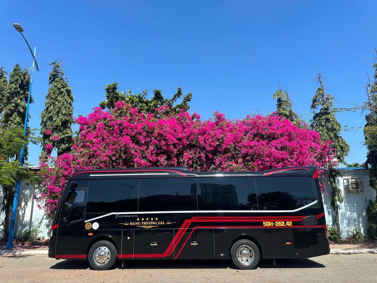 limousine bus hire hcmc